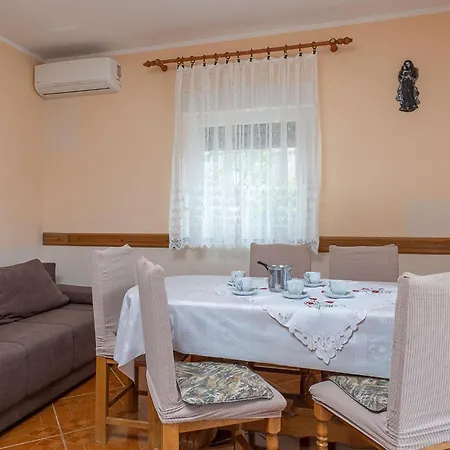 1 Bedroom In Betiga * Barbariga
