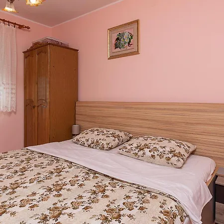 Apartment 1 Bedroom In Betiga